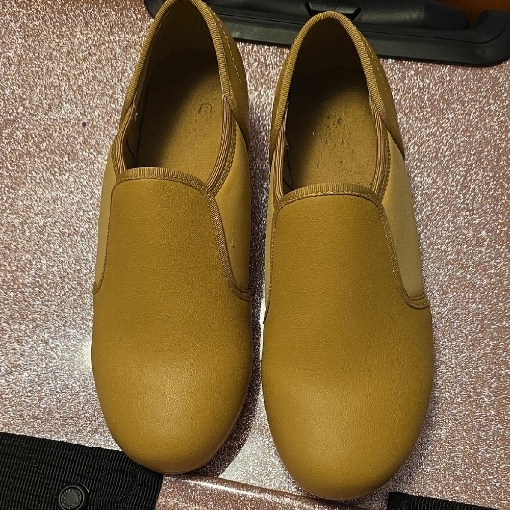 Tan Leather Tap Shoes with Slip-On Design